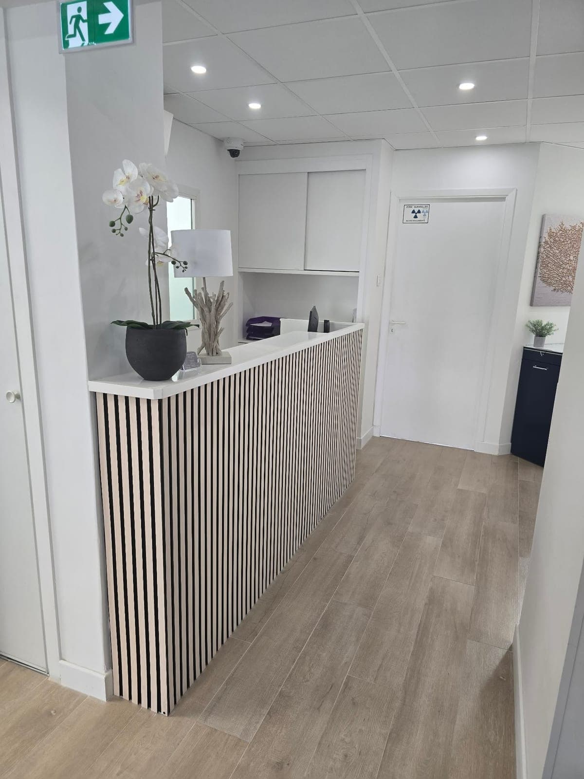 Espace d'accueil et banque de réception du cabinet